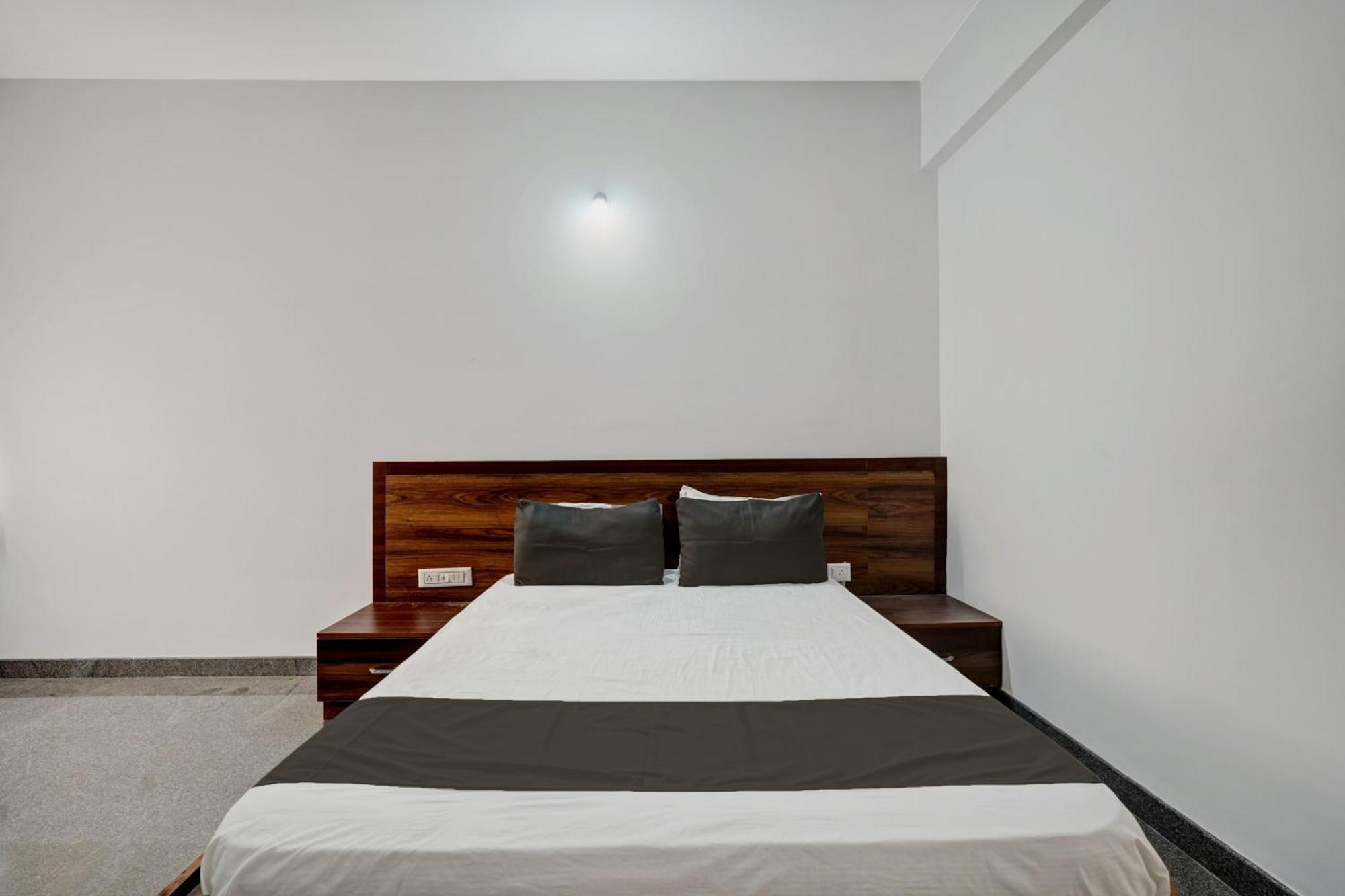 Oyo Hotel Bungalow Inn Lodging & Boarding Bangalore Exterior photo